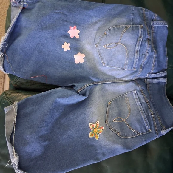 Altered Wataabettabutt Shorts Handmade mid rise shorts size 11/30   embellished - Picture 2 of 5